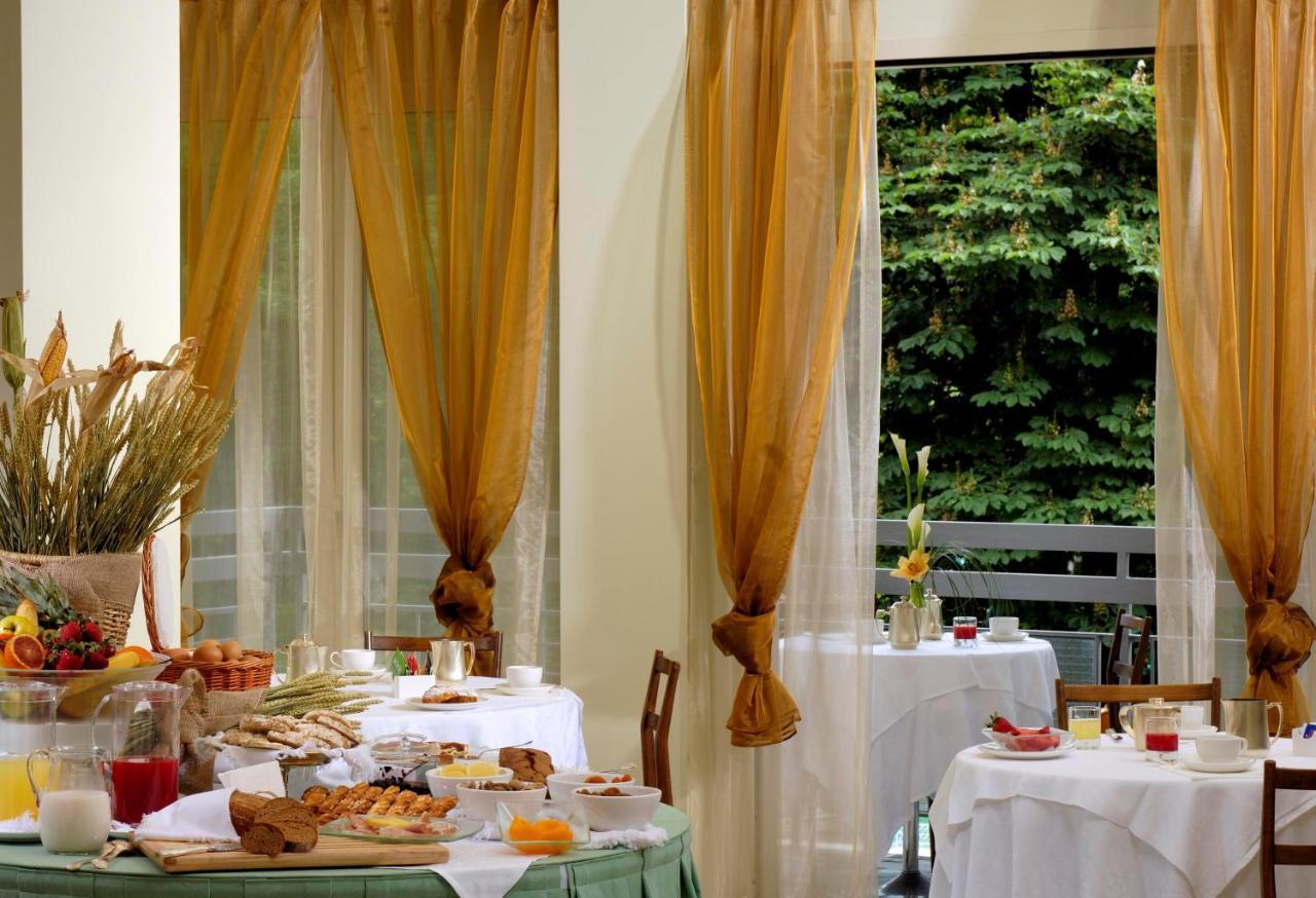Rizzi Aquacharme Hotel & Spa Boario Terme Restaurant foto
